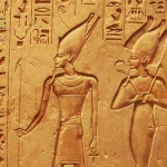 hieroglyphe egyptien gravure pierre