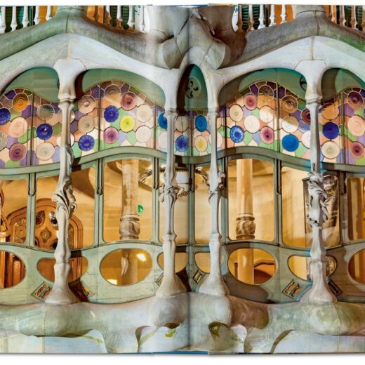 antoni gaudi decoration architecture gothique barcelone