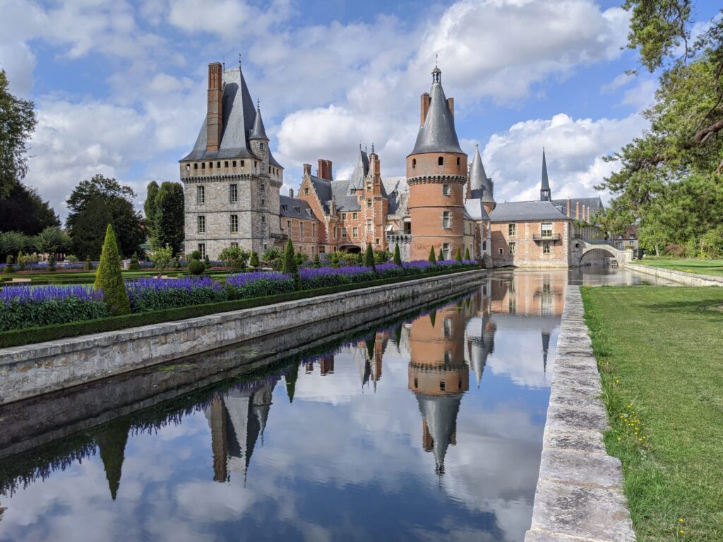 Le canal du château de Maintenon. Crédit photo carnetdejuliette.fr. (Visite du château de Maintenon et de l’aqueduc de Louis XIV !).