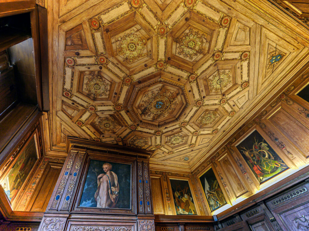 Le Cabinet des Grelots du château de Beauregard et sa galerie des Illustres
