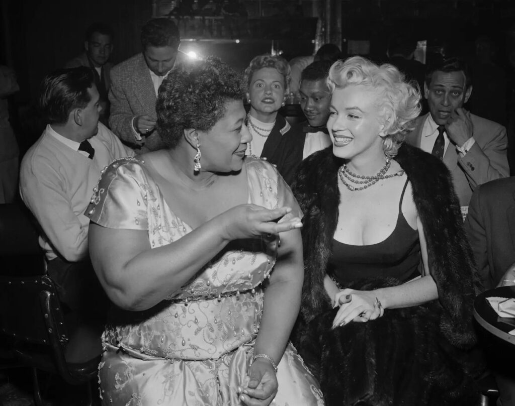 Ella Fitzgerald et Marilyn Monroe. Notre playlist en hommage à Ella Fitzgerald. Crédit Photo Getty images, Bettmann.