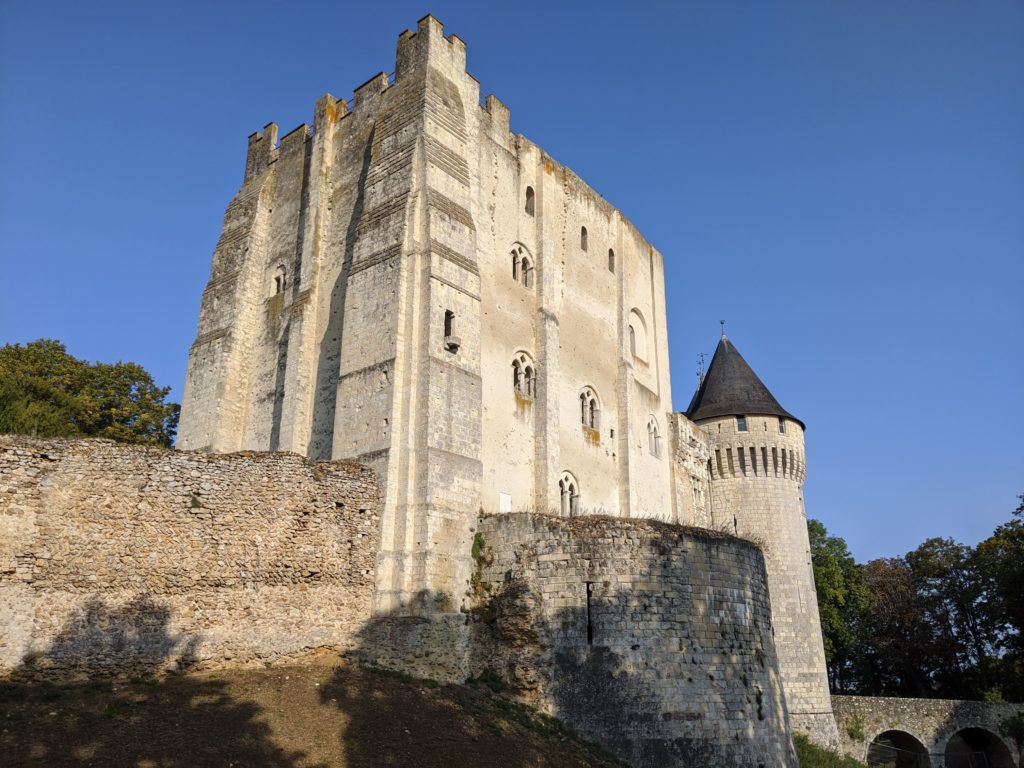 Donjon rectangulaire du château Saint-Jean de Nogent-le-Rotrou. (Château Saint-Jean de Nogent-le-Rotrou : joyau du Perche !).