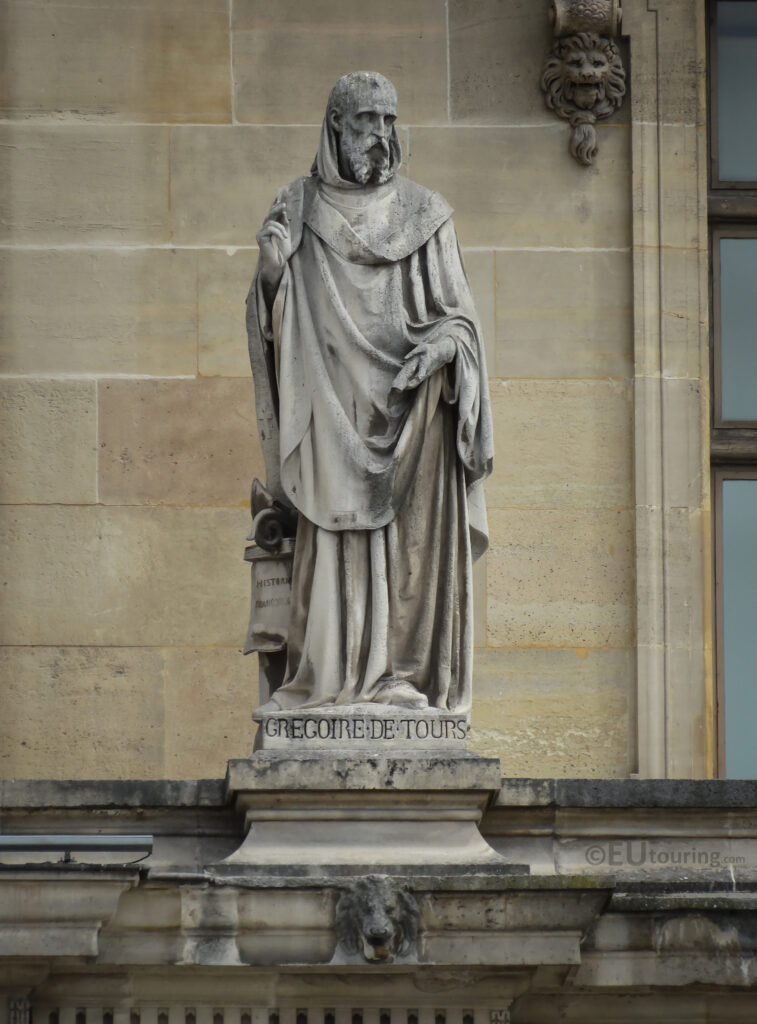 Grégoire de Tours (vue d'artiste) par Jean Marcellin, avant 1853. Pavillon Turgot au Pavillon Richelieu, palais du Louvre. (Découvrez les vestiges et le parc du château de Vendôme !).