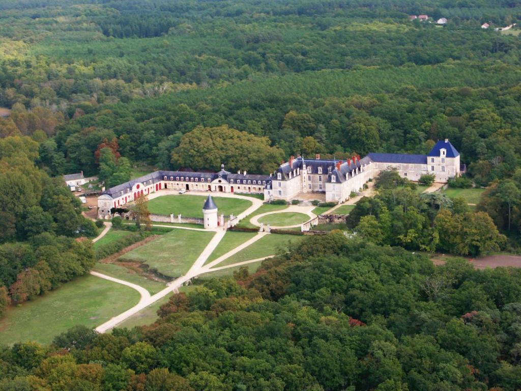 Le château de Gizeux et son  parc sont intégrés au Parc Naturel Régional de Loire-Anjou-Touraine. (Visite du château de Gizeux et de sa galerie des châteaux !).