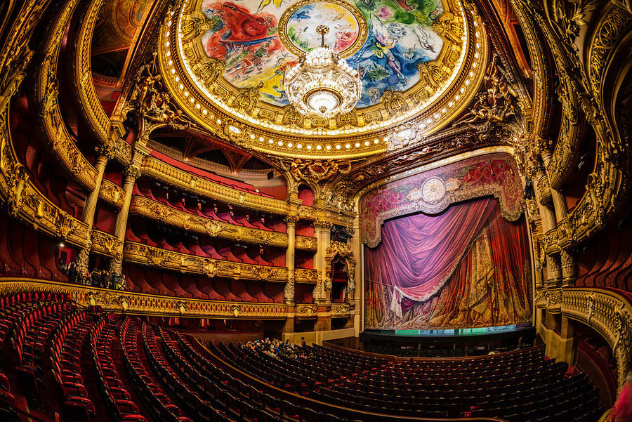 Grande salle de l'Opéra Garnier. Crédit photo arteatevoce.com. (Concert : Ma Mère l'Oye & L'Enfant et les Sortilèges de Ravel à l’Opéra Garnier !).