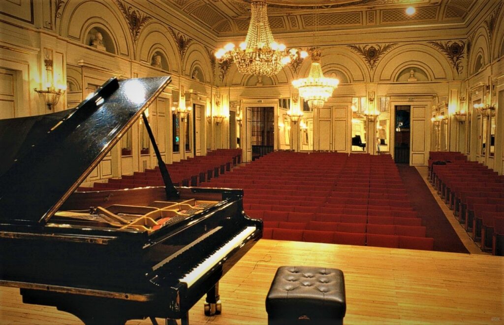Salle de l'Institut Orléans. (Concerts : Découvrez la saison 2023/2024 de l'Orchestre Symphonique d'Orléans !).