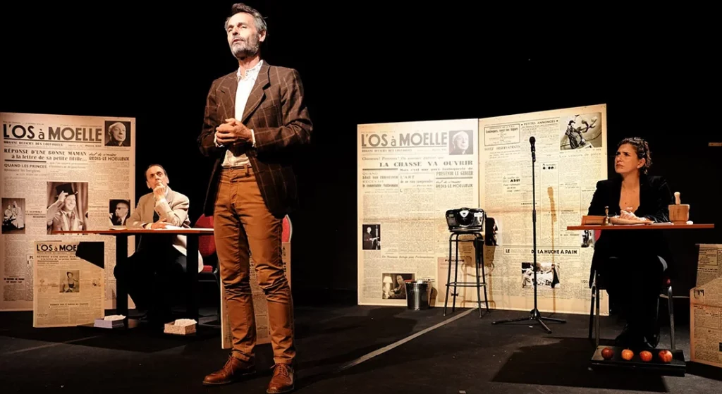 Cédric COLAS, Emmanuelle GALABRU, Michel OUIMET dans L'Os à Moelle. © Marion Duhamel. (L’Os à Moelle à l'Artistic Théâtre, Paris !).