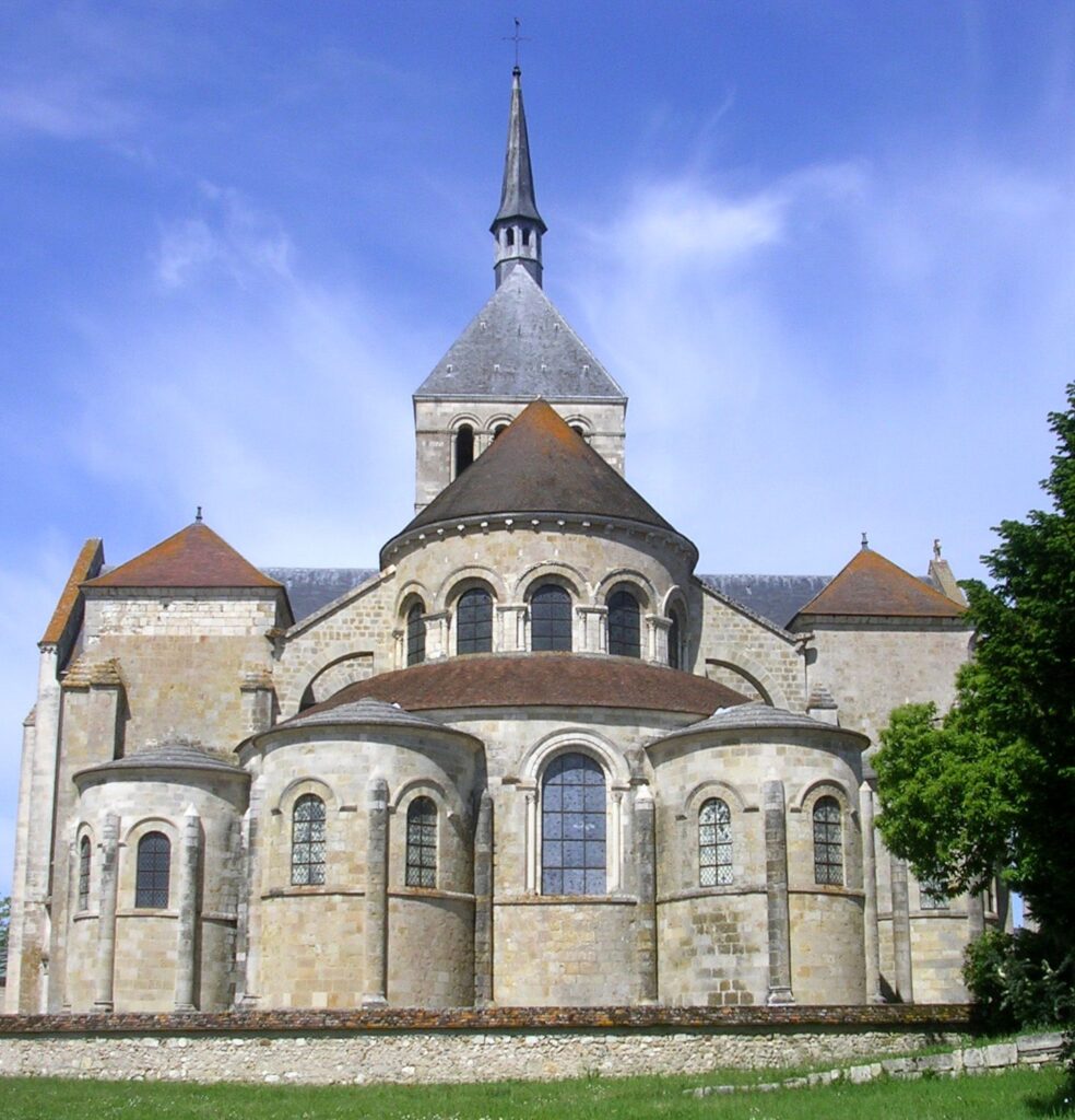Abbaye de Saint-Benoit-sur-Loire (Fleury). Patrimoine : Visite du château de Saint-Brisson-sur-Loire !