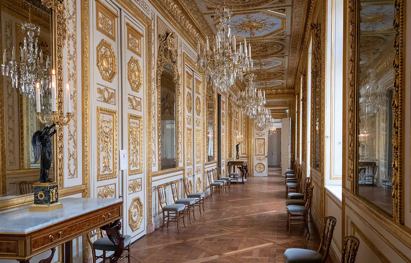 https://www.culturadvisor.com/app/uploads/2023/11/hotel-de-la-marine.webp