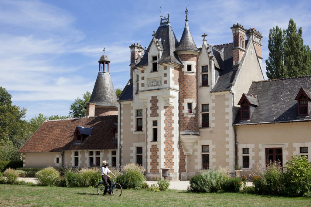 Façade Louis XII. (Patrimoine : visite du château de Troussay, plus petit château de la Loire !).