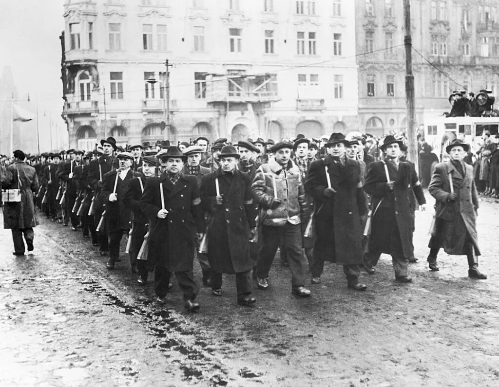 Milice ouvrière procommuniste pendant le coup de Prague en 1948