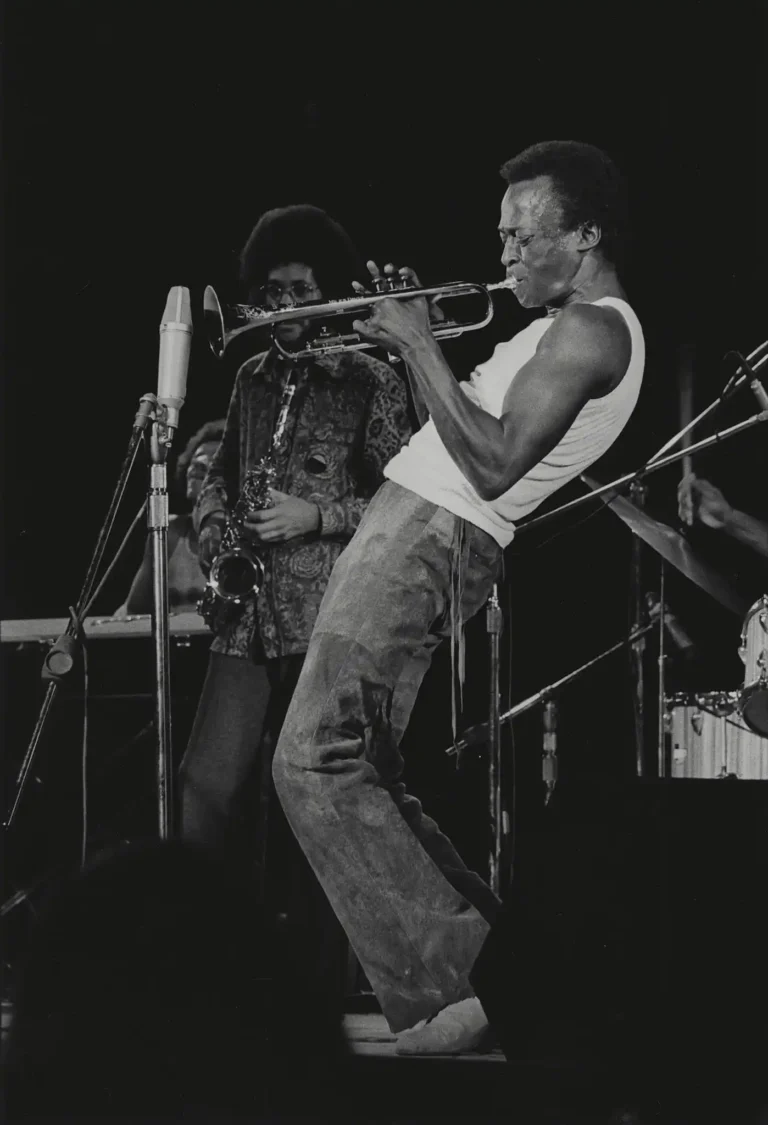 Le retrait de Miles Davis de la scène (1975–1981), ou l’éclipse d’un génie de la musique au moment où le jazz bascule !