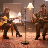 lynda-lemay-jean-felix-lalanne-autour-de-leur-guitare-tinqueux